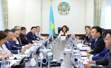 Үкіметте мемлекеттік тіл саясатын жүзеге асыру жөніндегі комиссияның отырысы өтті