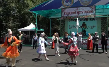 Песни, танцы и угощения: в Алматы с размахом отпраздновали Сабантуй