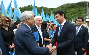 В Алматы торжественно подняли Государственный флаг в честь Дня символов