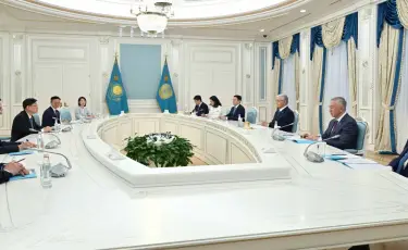 Президент провел встречу с Главой Администрации САР Гонконг Джоном Ли