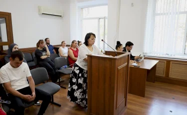 Әділдік қайда: Павлодарлық ата-аналар тәрбиешіге қатысты сот үкіміне наразы