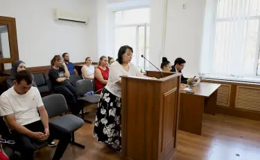 Әділдік қайда: Павлодарлық ата-аналар тәрбиешіге қатысты сот үкіміне наразы
