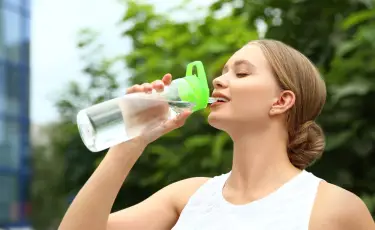 Водный баланс: сколько воды нужно пить на самом деле и как выработать эту привычку
