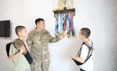 Отцы в погонах: как гвардейцы воспитывают своих детей