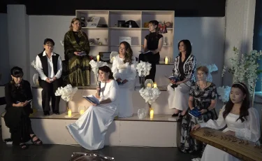 Жан жарасынан жаңа өмірге: 9 әйелдің тағдыры өнер тілімен өрілді