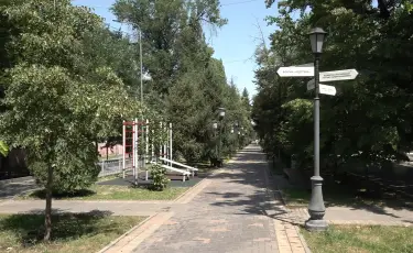 Шаг за шагом к комфорту: в Медеуском районе Алматы обновляют общественные пространства