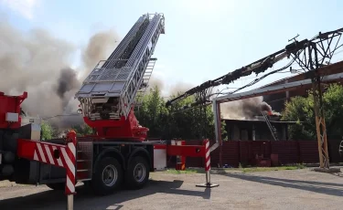 Столб дыма был виден за километры: в Костанае тушат крупный пожар