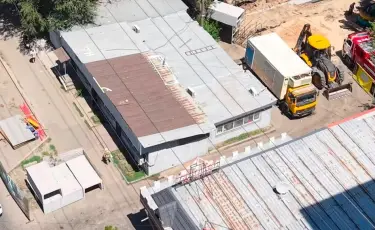 В Алматы под снос попала очередная незаконная пристройка