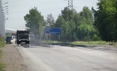 Жара плавит трассы: в Казахстане устраняют последствия аномального зноя
