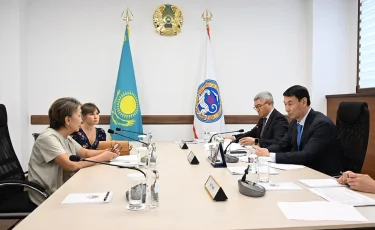 Аким Алматы Дархан Сатыбалды провел личный прием граждан