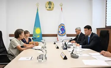 Аким Алматы Дархан Сатыбалды провел личный прием граждан