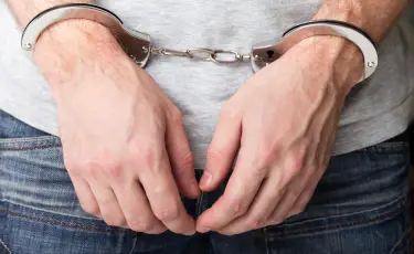 Спрятался в шкафу: в Уральске задержали подозреваемого в хищении 88 миллионов тенге