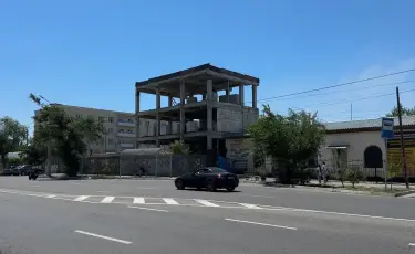 Таразда 15 жыл бойы заңсыз тұрған ғимарат сүрілетін болды