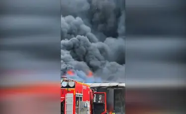 Ақтөбедегі базарлардың бірі отқа оранды