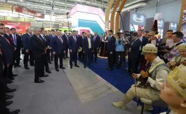 Олжас Бектенов принял участие в промышленной выставке ИННОПРОМ