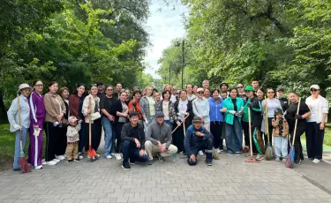 В Алматы на субботнике собрали свыше 900 кубометров мусора
