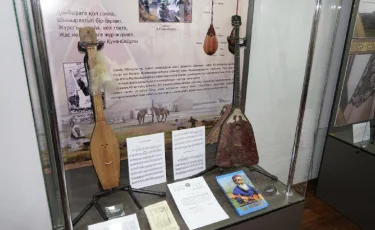 Домбра Абая представлена на выставке в Семее