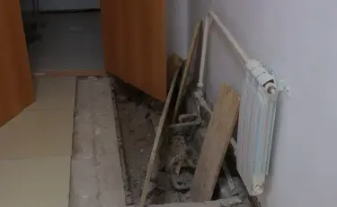 Атырау облысындағы ескірген мектеп: күрделі жөндеуге бөлінген ақша неге игерілмей жатыр