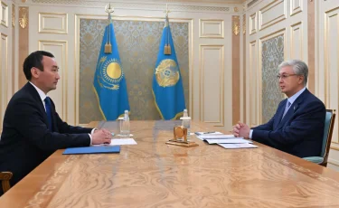 Президент встретился с акимом области Улытау Есетом Байкеном