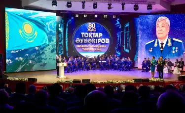 Олжас Бектенов поздравил Токтара Аубакирова с 80-летием