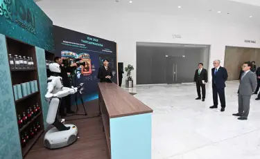 Президент автономды роботтың мүмкіндіктерімен танысты