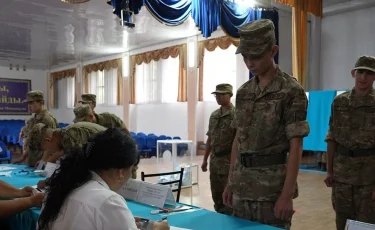 Первый голос за будущее страны: военнослужащие Нацгвардии приняли участие в выборах