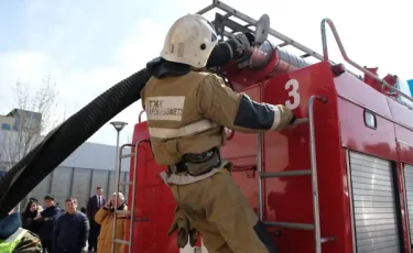 Спасатели вынесли три баллона при пожаре в магазине