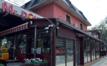 В Алматы приступили к принудительному сносу пристройки к кафе