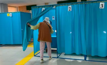 В Алматы спортивные пенсионеры пришли на выборы сразу после тренировки