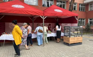 Ярмарки продолжают работу у избирательных участков Алматы