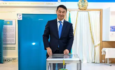 Алматы әкімі Құрылтай сайлауында дауыс берді