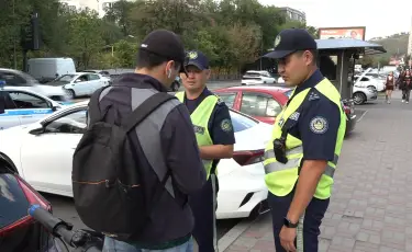Тротуармен жүруге тыйым: Алматыда самокатшылар жаппай айыппұл арқалады