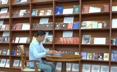 Книги в центре внимания: как в Казахстане развивают культуру чтения