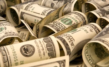 На ступеньку вниз: что происходит с долларом в Казахстане
