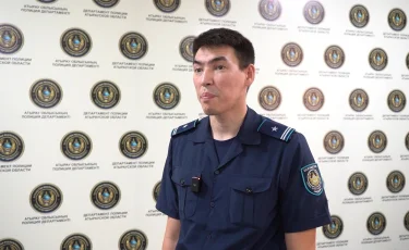 Атырауда полиция қызметкері жанып жатқан үйден тұрғындарды аман алып қалды