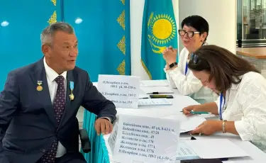 Алматыда ҚР еңбек сіңірген қайраткері Амантай Берғалиев дауыс берді