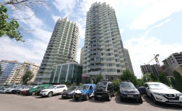 Алматыда көпқабатты үйлердің тұрғындары коммуналдық ақылы автотұрақтарды тегін пайдалана алады