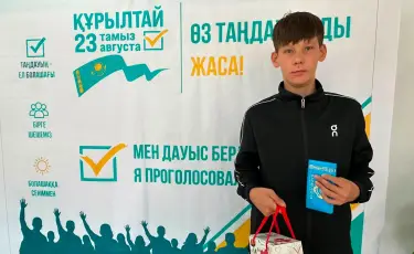 Утро выборов в Алматы: первые участники получили памятные сувениры
