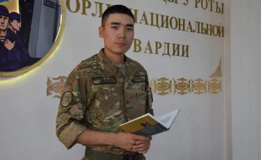 Төрт тілді меңгерген полиглот-сарбаз Ұлттық ұланда қызмет етіп жүр