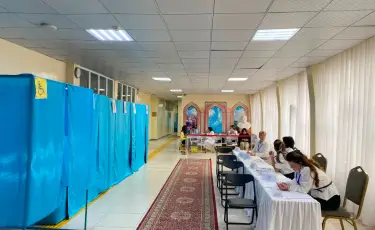 Почти 14 тысяч впервые голосующих: как начался избирательный день в Алматы