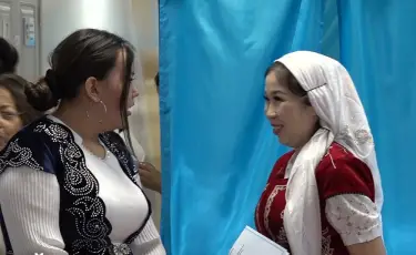С келинками и внуками: как голосовали алматинцы в Ауэзовском районе