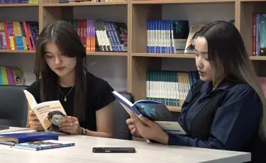 Кітап оқитын ұлт: жас жеткіншектерді оқуға қалай баулуға болады