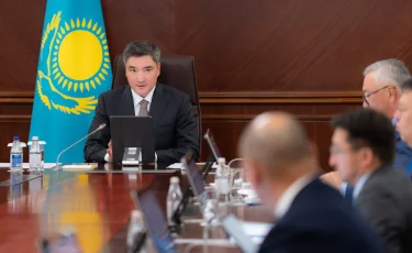 Олжас Бектенов әлеуметтік төлемдерге қатысты алаяқтыққа жол бермеу үшін әлеуметтік салаға жасанды интеллектіні енгізудің маңыздылығын атап өтті