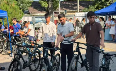Эко-стильдегі таңдау: Алматының жас эко-рейнджерлері дауыс беруге велосипедпен келді