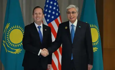 Глава государства обсудил с представителем США развитие двустороннего сотрудничества