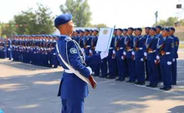 Алматыда әскери оқу орнының курсанттары Отанға адал болуға ант берді