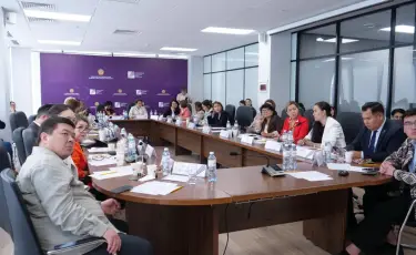 Эксперты обсудили трансформацию семьи и преемственность поколений