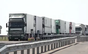 Шамадан тыс жүк Талдықорған – Өскемен жолын бүлдіріп жатыр - КазАвтоЖол