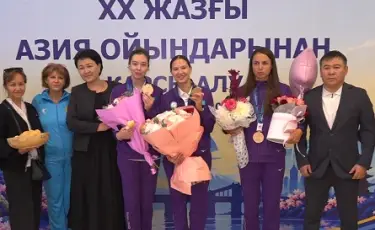 Первая медаль в истории: казахстанских фехтовальщиц встретили в Алматы