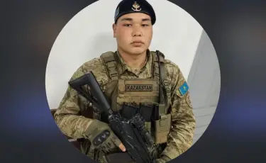 «Балам тірі, өз аяғымен жүр»: Каспий апатынан аман қалған сарбаздың анасы сұхбат берді